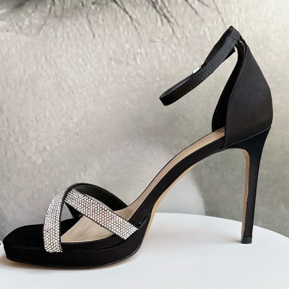 🌸VINCE CAMUTO🌸 Kalvira Black Sandal Size: 10M - Picture 9 of 12